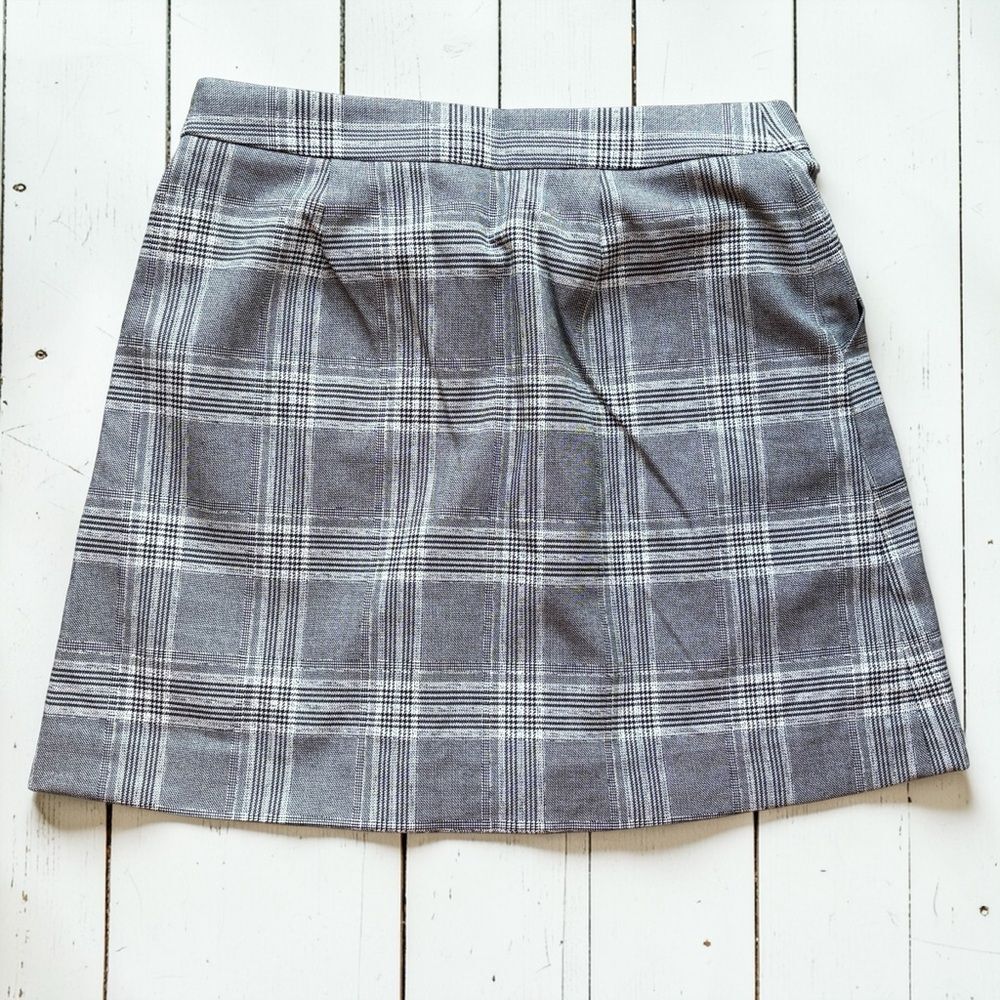 Banana Republic Gray Plaid Mini Skirt – Size 2 - Picture 4 of 10